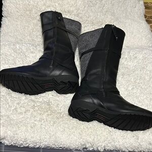 Teva New Black and Gray Winter Boots
